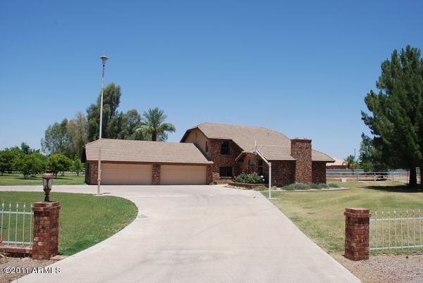 2262 E Escondido