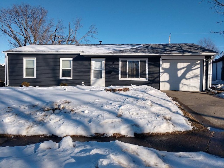 935 S 6th St, Marion, IA 52302 - photo 1