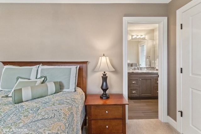 316 E 3rd St, Elmhurst, IL 60126 - photo 1