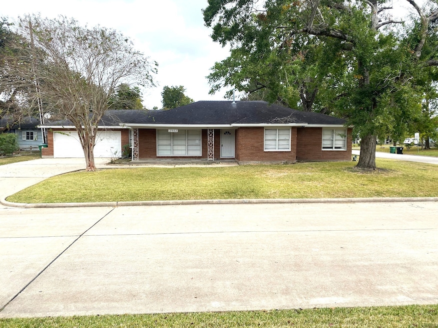 2902 Broadmead Dr, Houston, TX 77025 - photo 1