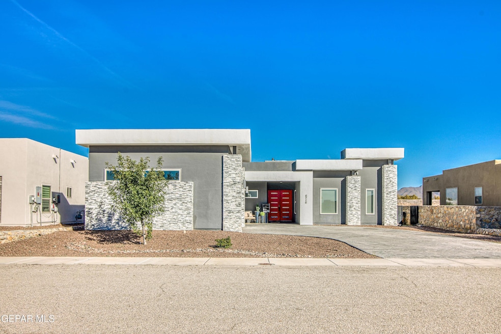 For Sale $568,000 • Co-Listing Agent