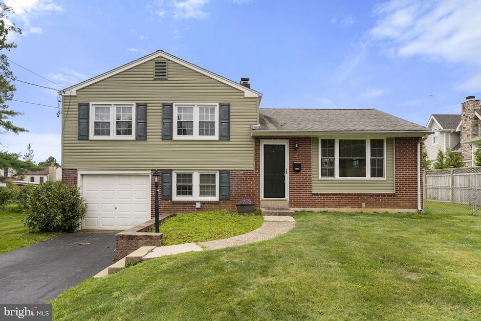 8 Grubb Rd, Malvern, PA 19355 - photo 1