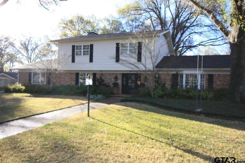 610 610 Barclay, Tyler, TX 75703 - photo 1