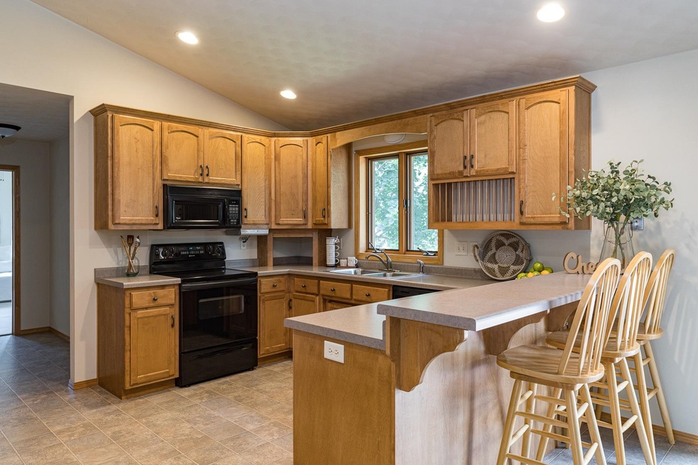 W6072 Cornflower Dr, Appleton, WI 54915 - photo 1