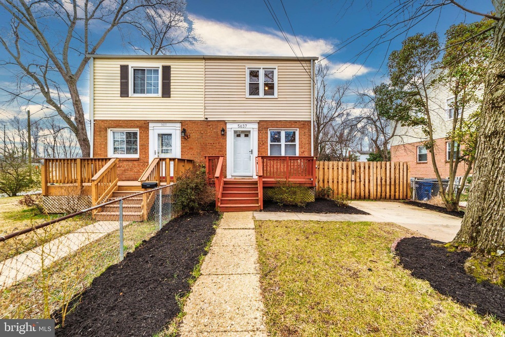 5637 Fenwick Dr, Alexandria, VA 22303 - photo 1