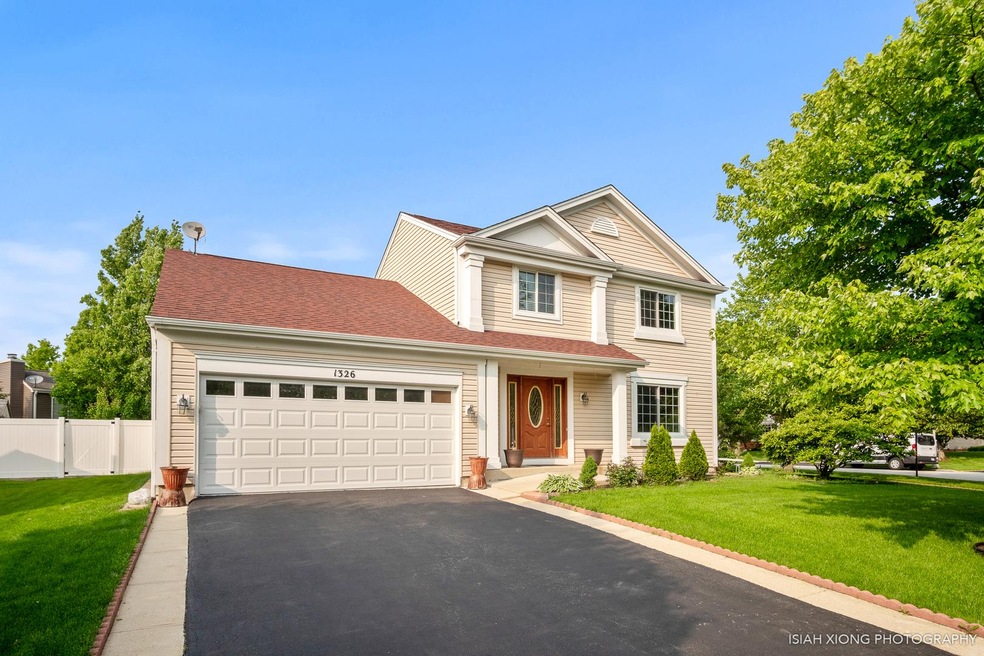 1326 Eastwood Dr unit 4, Aurora, IL 60506 - photo 1