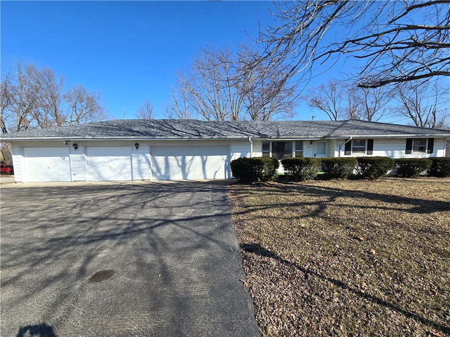 830 Crestview Dr, Mount Zion, IL 62549 - photo 1