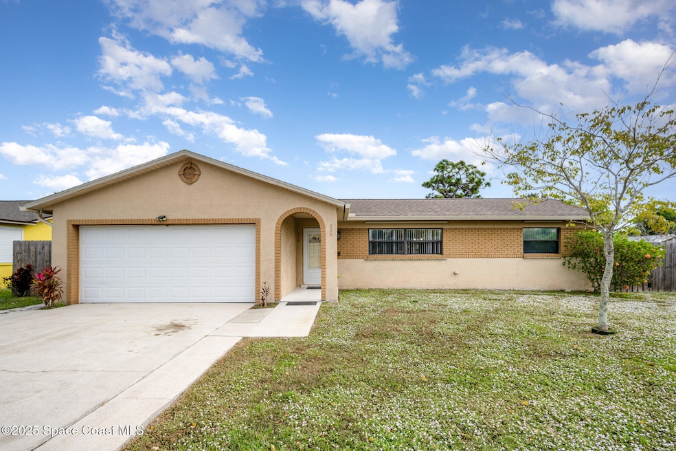 220 Cinnamon Lake Cir, Melbourne, FL 32901 - photo 1