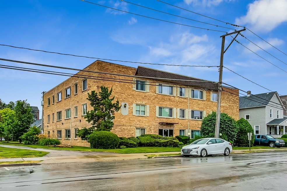 1525 E Thacker St unit 2E, Des Plaines, IL 60016 - photo 1