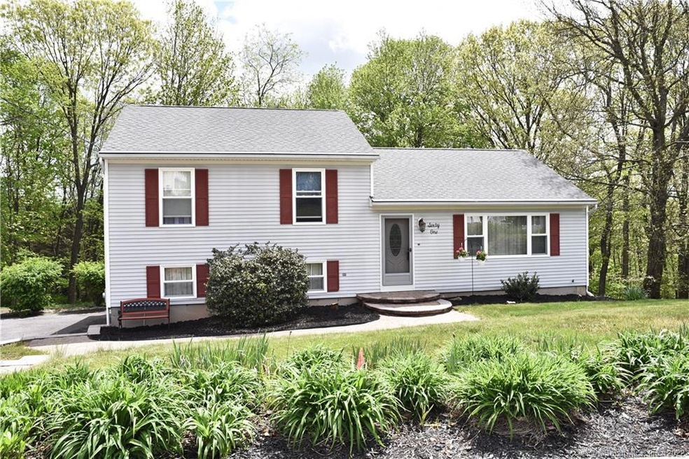 Lovely well-maintained split level offers 3 beds a