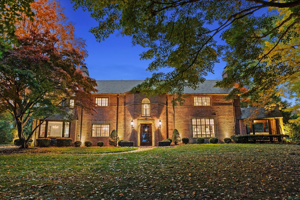 Welcome to 2424 W. Lane Avenue!