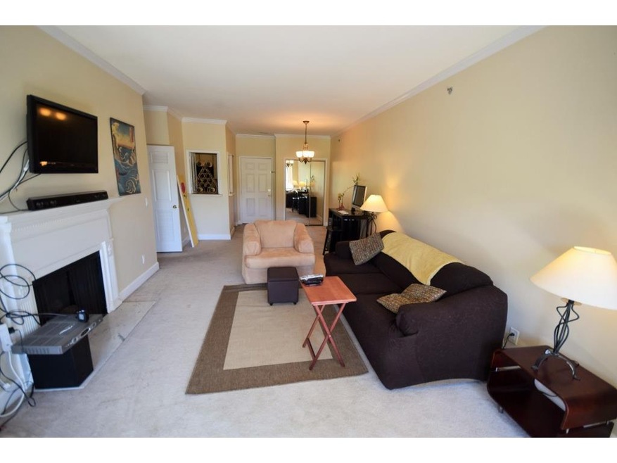 1bed/ 1 bath open floor plan top floor unit with s