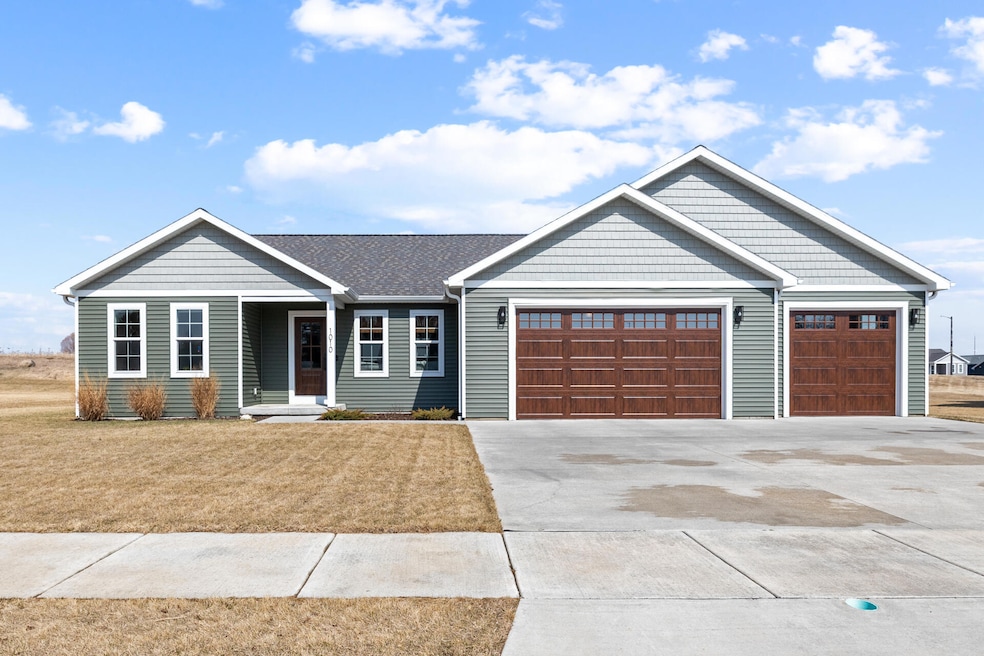 1-Exterior_1010 Pheasant Run
