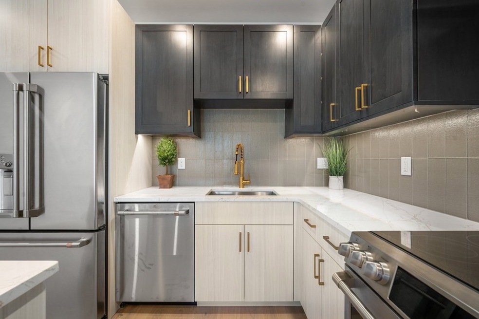 5245 Washington St unit 6, West Roxbury, MA 02132 - photo 1