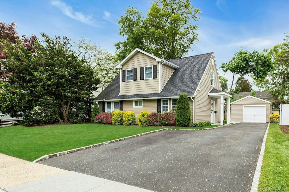 20 Robert Rd, Glen Cove, NY 11542 - photo 1