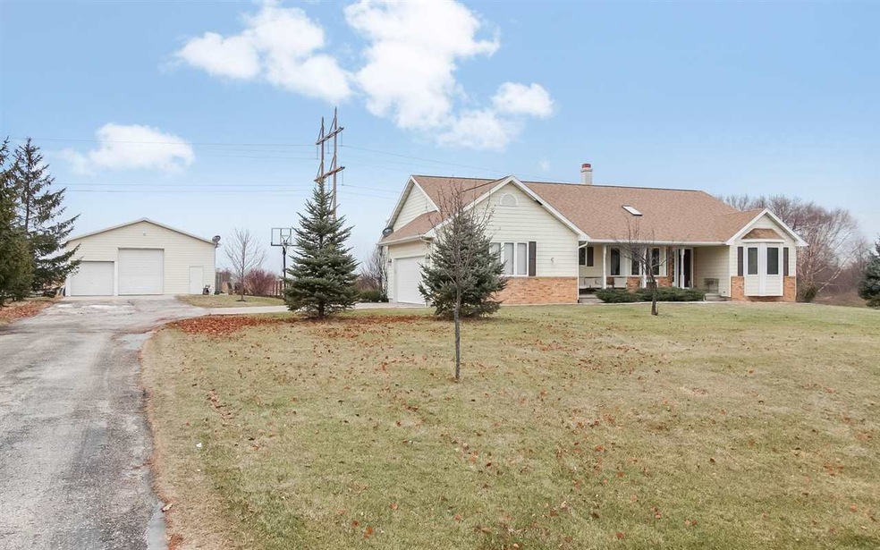 2829 S Park Ridge Rd, Marion, IA 52302 - photo 1