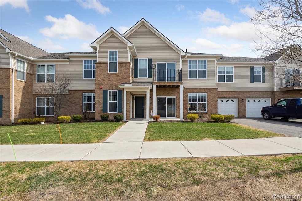 9948 Ridge Run St, Howell, MI 48855 - photo 1