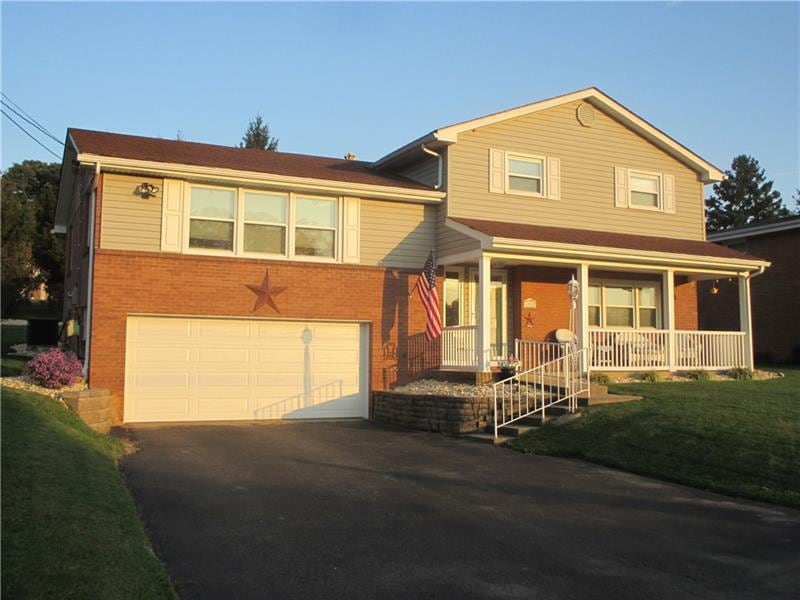 1113 Skyline Drive. Beautiful 3 bedroom multi leve