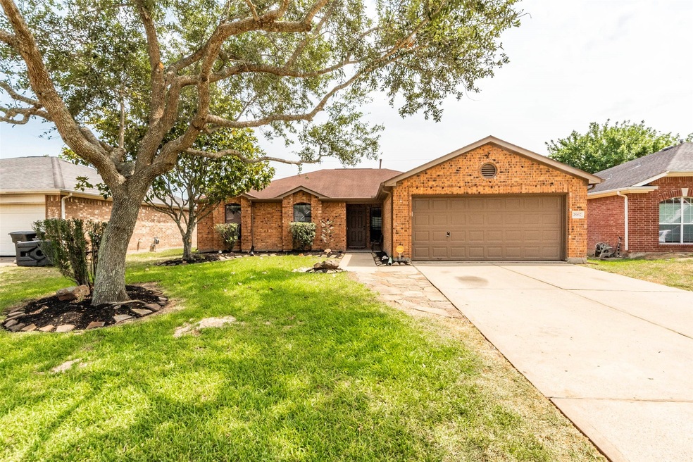 2967 Community Dr, Alvin, TX 77511 - photo 1