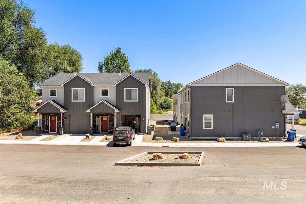 302 N 7th St, Parma, ID 83660 - photo 1