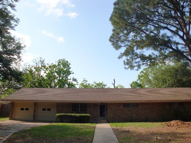 2701 Encino Ave, Bay City, TX 77414 - photo 1