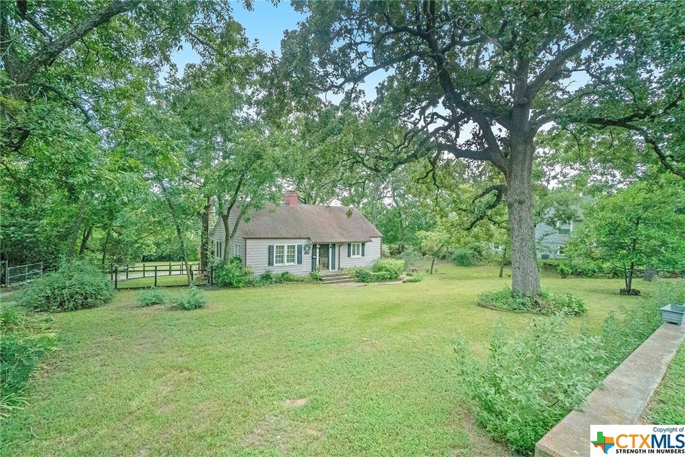 1616 W Crawford St, Denison, TX 75020 - photo 1