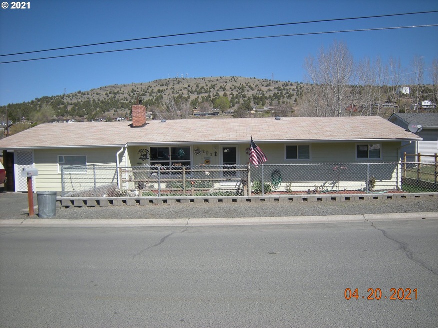 203 NW 7th Ave, John Day, OR 97845 - photo 1