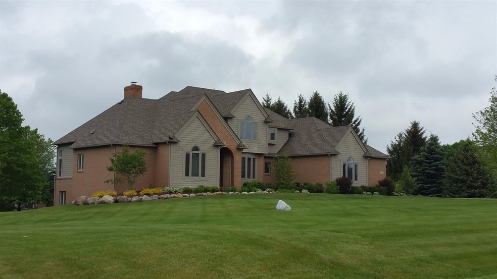 343 Crestway Ct, Saline, MI 48176 - photo 1