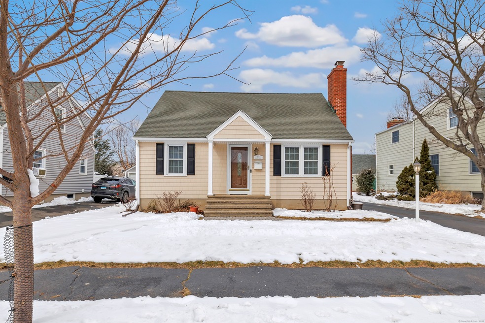 172 Nichols St, Fairfield, CT 06824 - photo 1