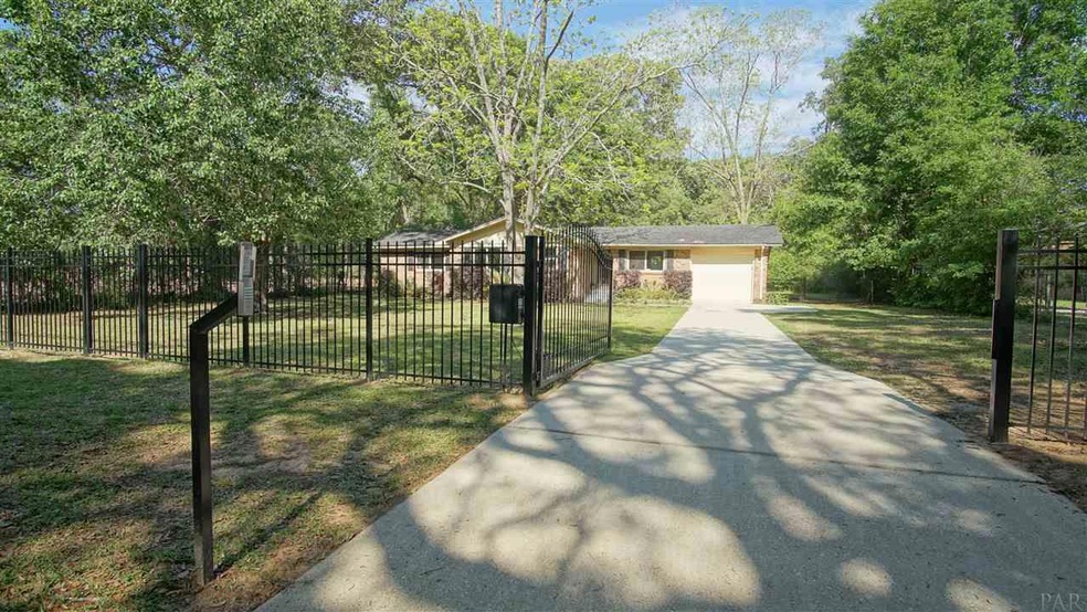 8620 Eight Mile Creek Rd, Pensacola, FL 32526 - photo 1