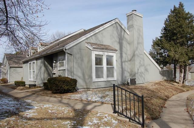 Highly sought after end unit ransh next to pool, t