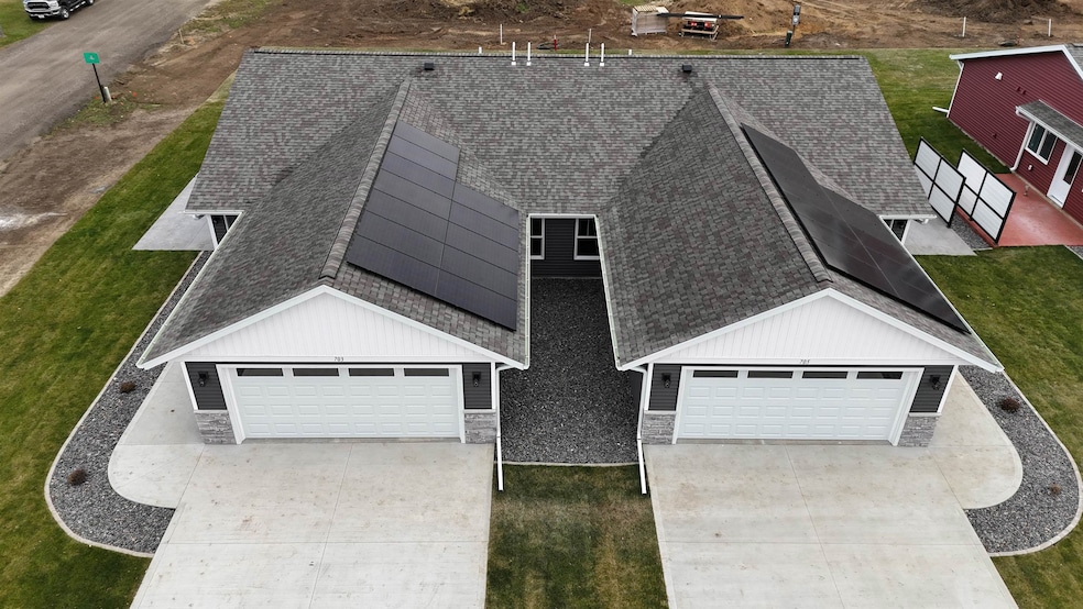 703 / 705 Stelting St, Sparta, WI 54656 - photo 1