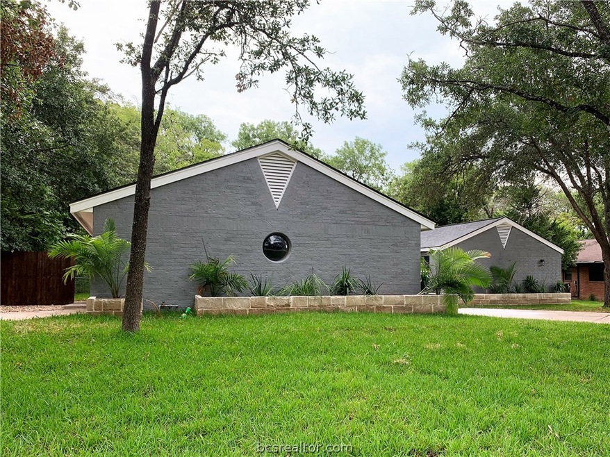 1809 Hondo Dr, College Station, TX 77840 - photo 1