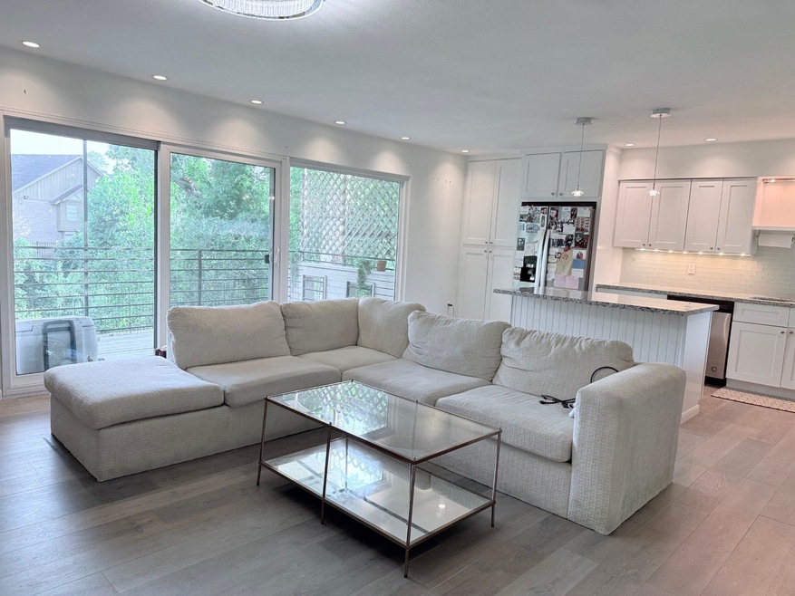 MODERN 1 bedroom condo with Bayou Ravin view from