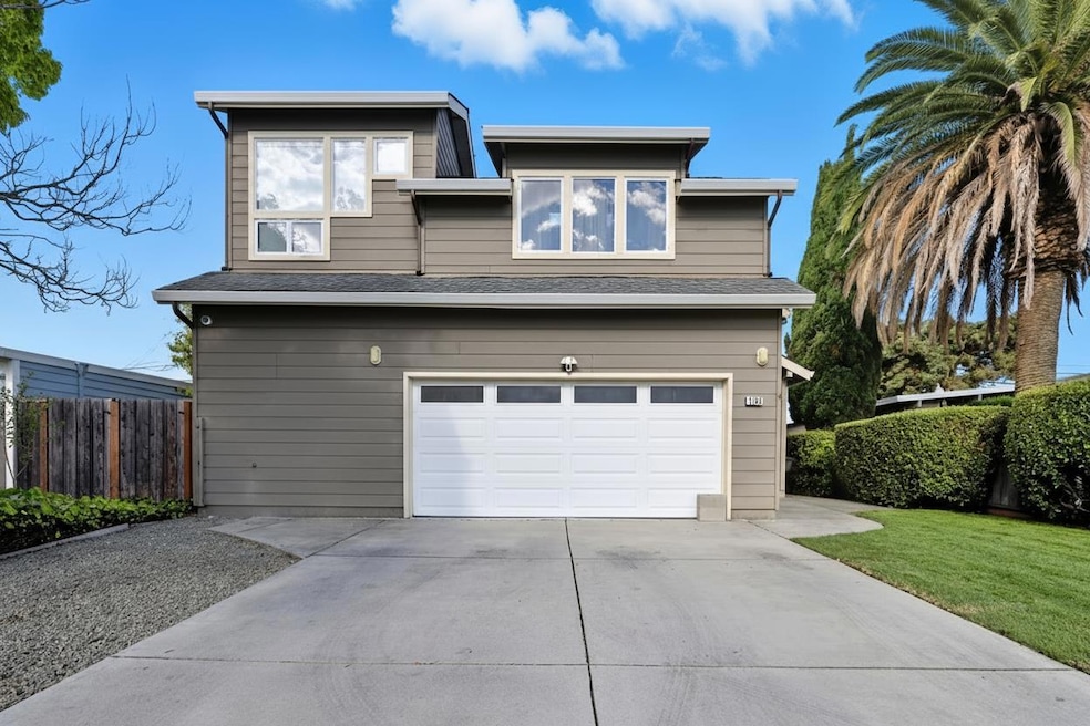 Sold $1,879,000 • Co-Listing Agent