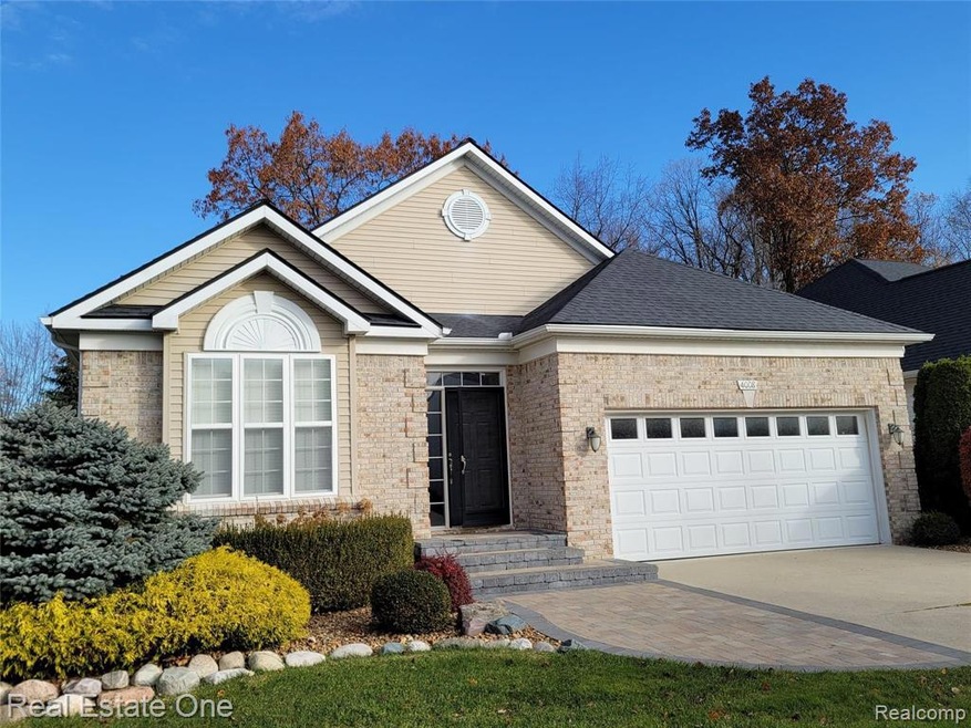 4008 Hillsdale Dr unit 233, Auburn Hills, MI 48326 - photo 1