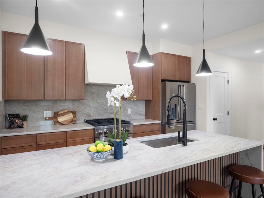 For Sale $879,990 • Co-Listing Agent