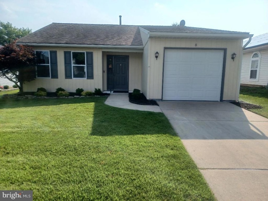 8 Cottage Ln W, Columbus, NJ 08022