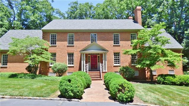 Georgian all brick home on over an acre. Circular 