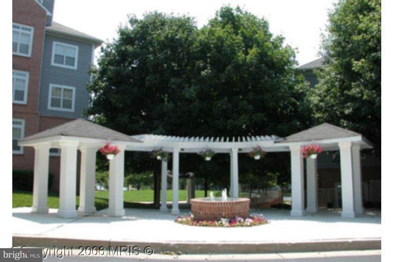 9125 Groffs Mill Dr unit 9125, Owings Mills, MD 21117 - photo 1