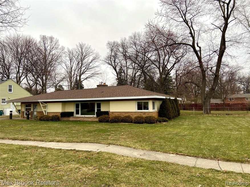 1815 Lakeland l Front of home photo.jpg