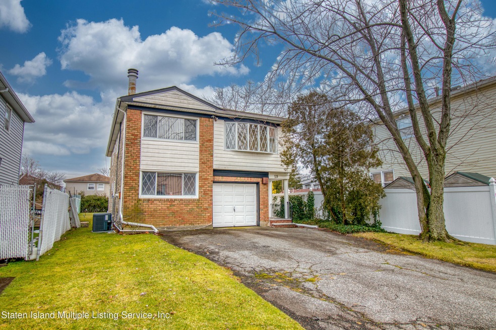 Welcome to 59 Adlai Circle!