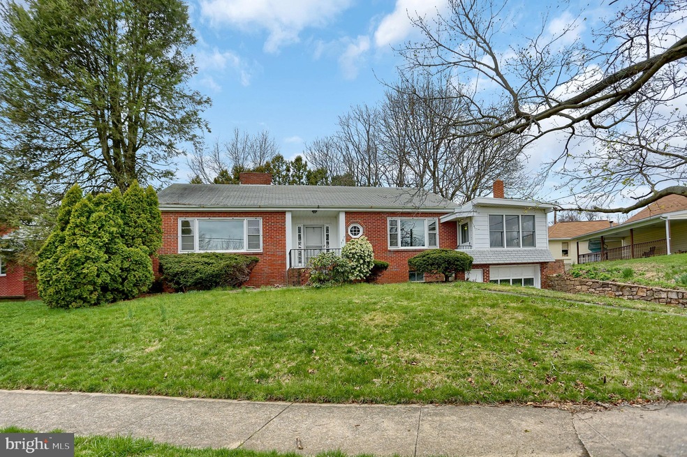 707 Walnut St, Lemoyne, PA 17043 - photo 1