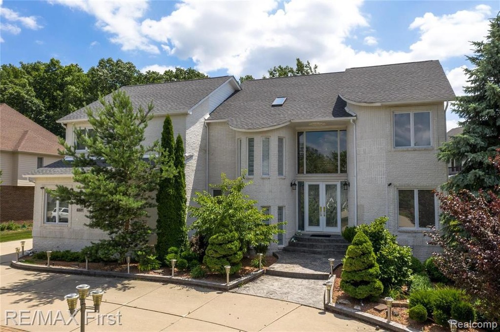 6337 Golden Ln, West Bloomfield, MI 48322 - photo 1