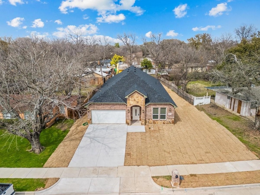 View of front facade with driveway, a shingled roo