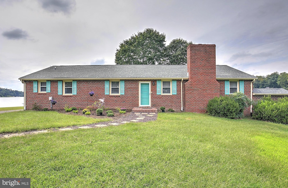 347 N Lakeshore Dr, Louisa, VA 23093 - photo 1