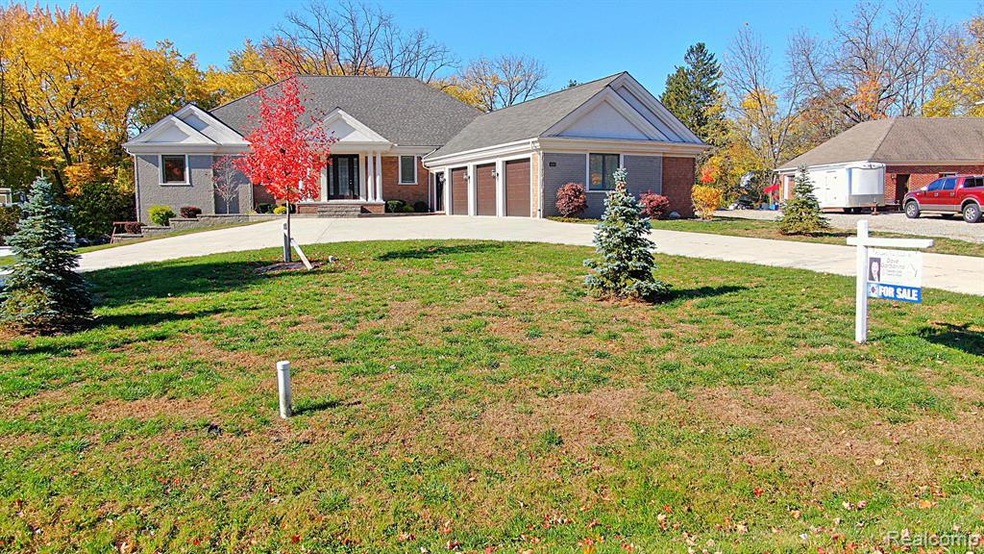 3680 Green Lake Rd, West Bloomfield Township, MI 48324 - photo 1