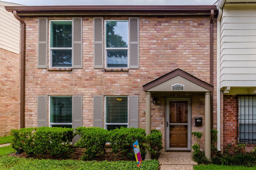 10338 Briar Forest Dr unit 29, Houston, TX 77042 - photo 1