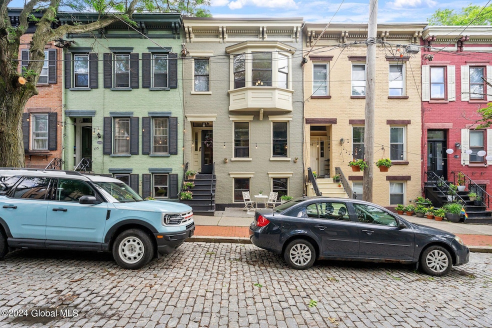 1-web-or-mls-221-jay-st