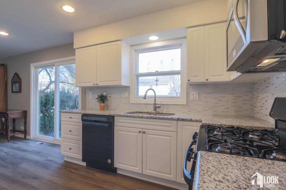 2292 Pontiac Cir, Naperville, IL 60565 - photo 1